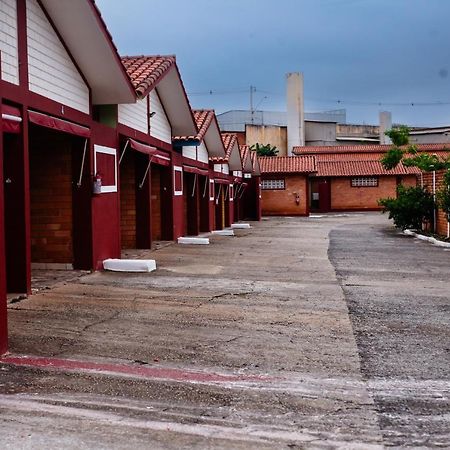 Hotel E Motel Madrugada Itu Bagian luar foto