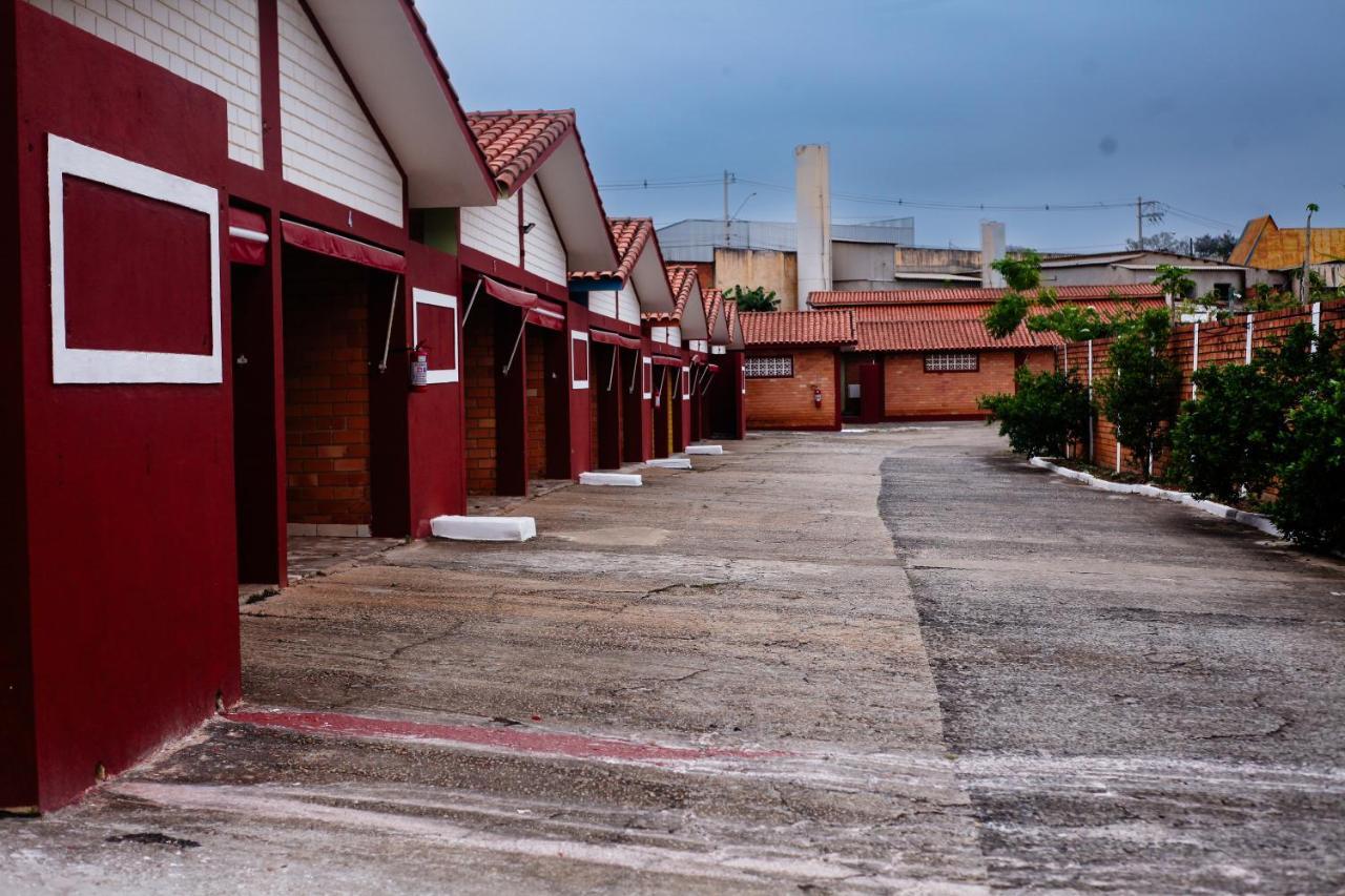 Hotel E Motel Madrugada Itu Bagian luar foto