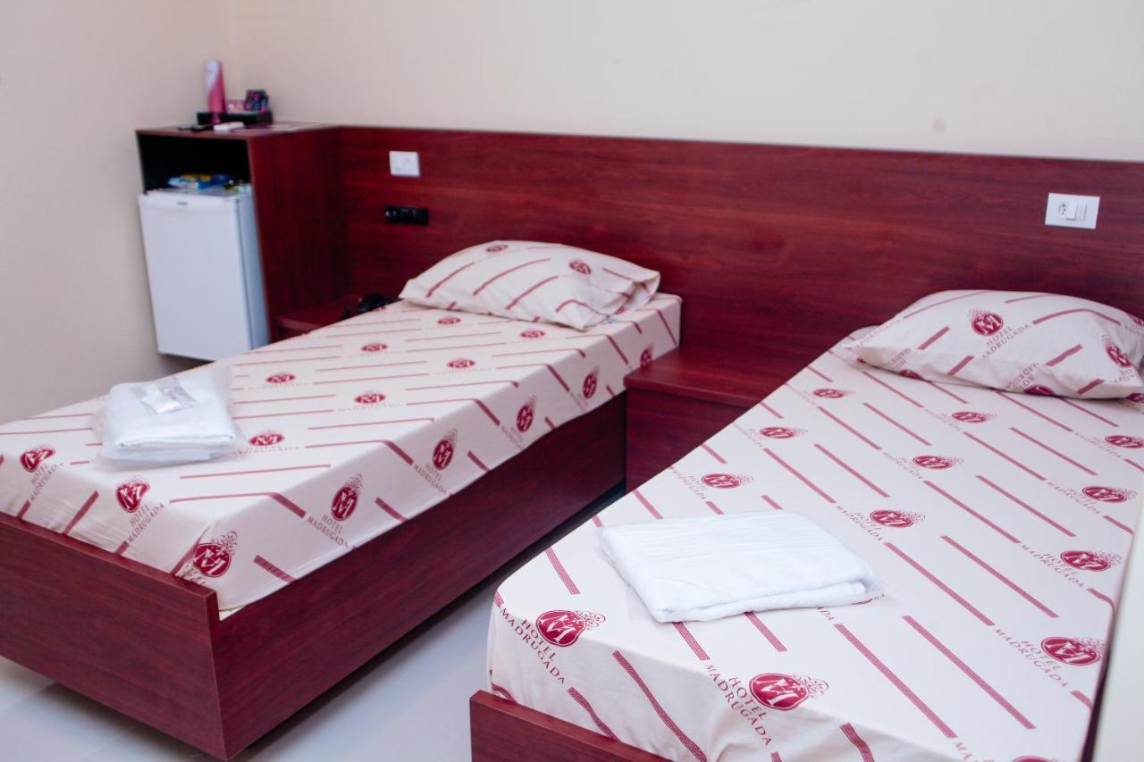 Hotel E Motel Madrugada Itu Bagian luar foto