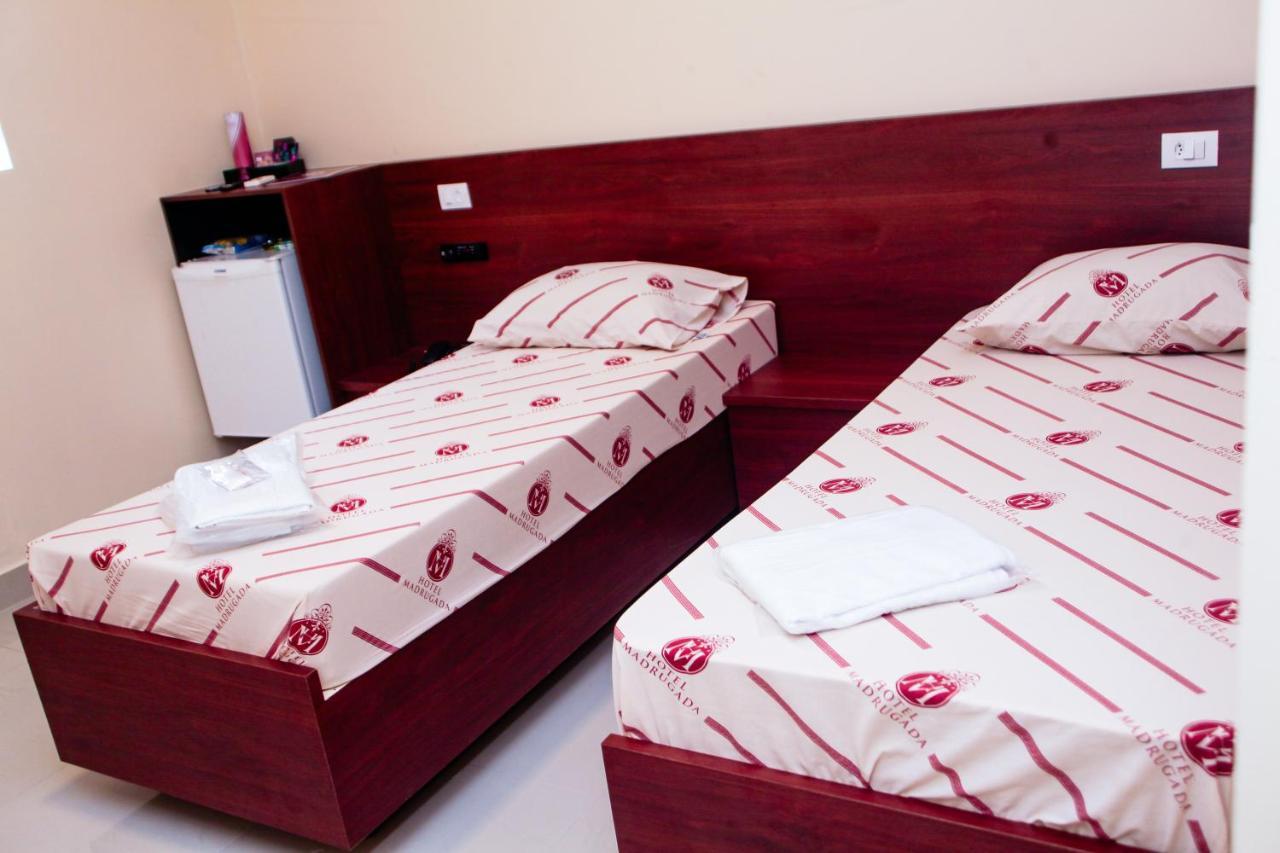 Hotel E Motel Madrugada Itu Bagian luar foto
